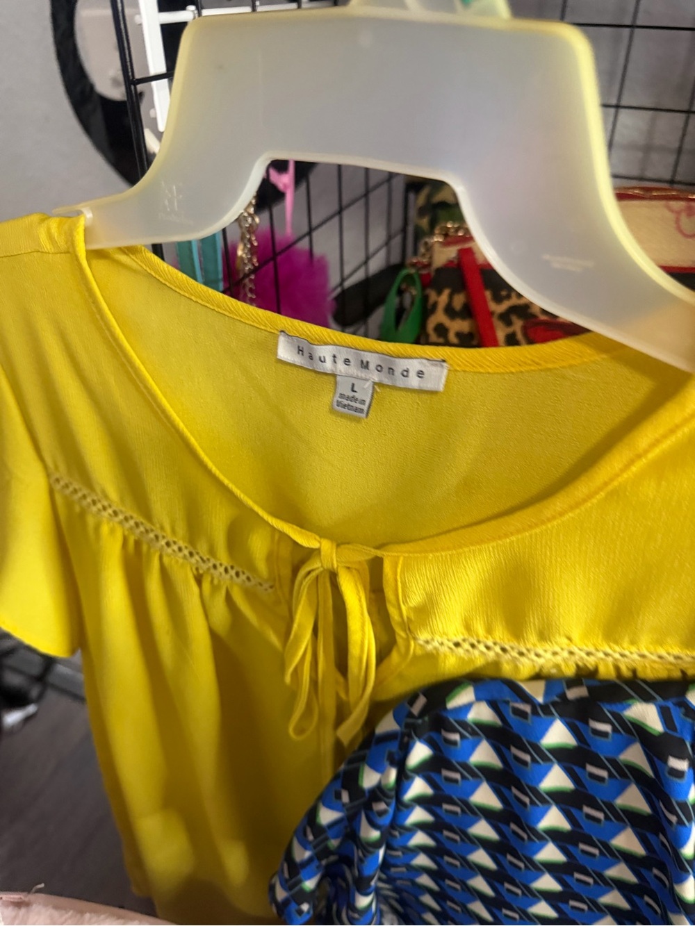 Bundle #12 - 8 Women's L - Pics included - Picture 6 of 8
